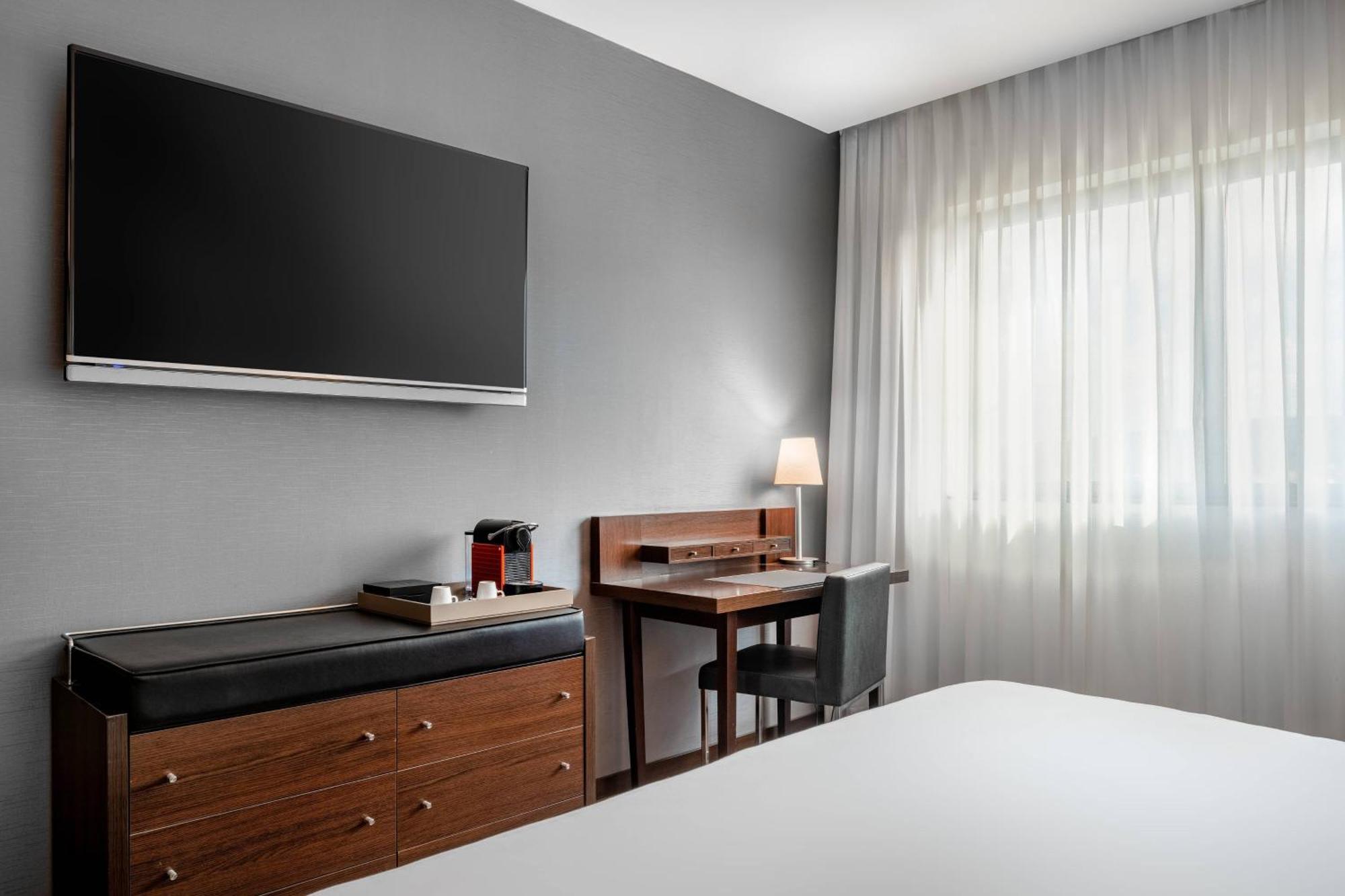 Ac Hotel Gijon By Marriott Buitenkant foto